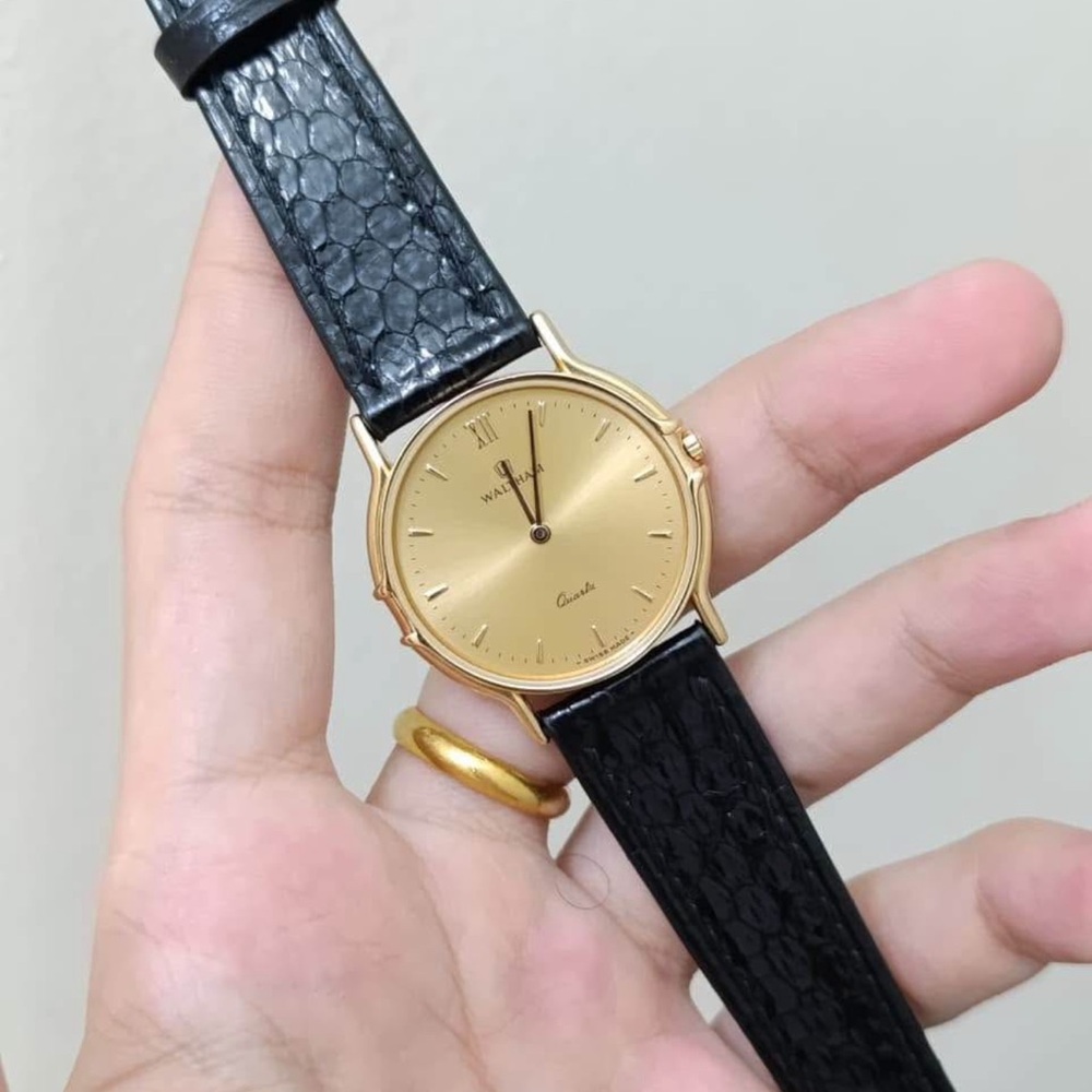 Vintage 1980s Waltham Quartz 42310.26.M10
30mm Men’s Watch, Gold-Toned - Picture 2 of 9